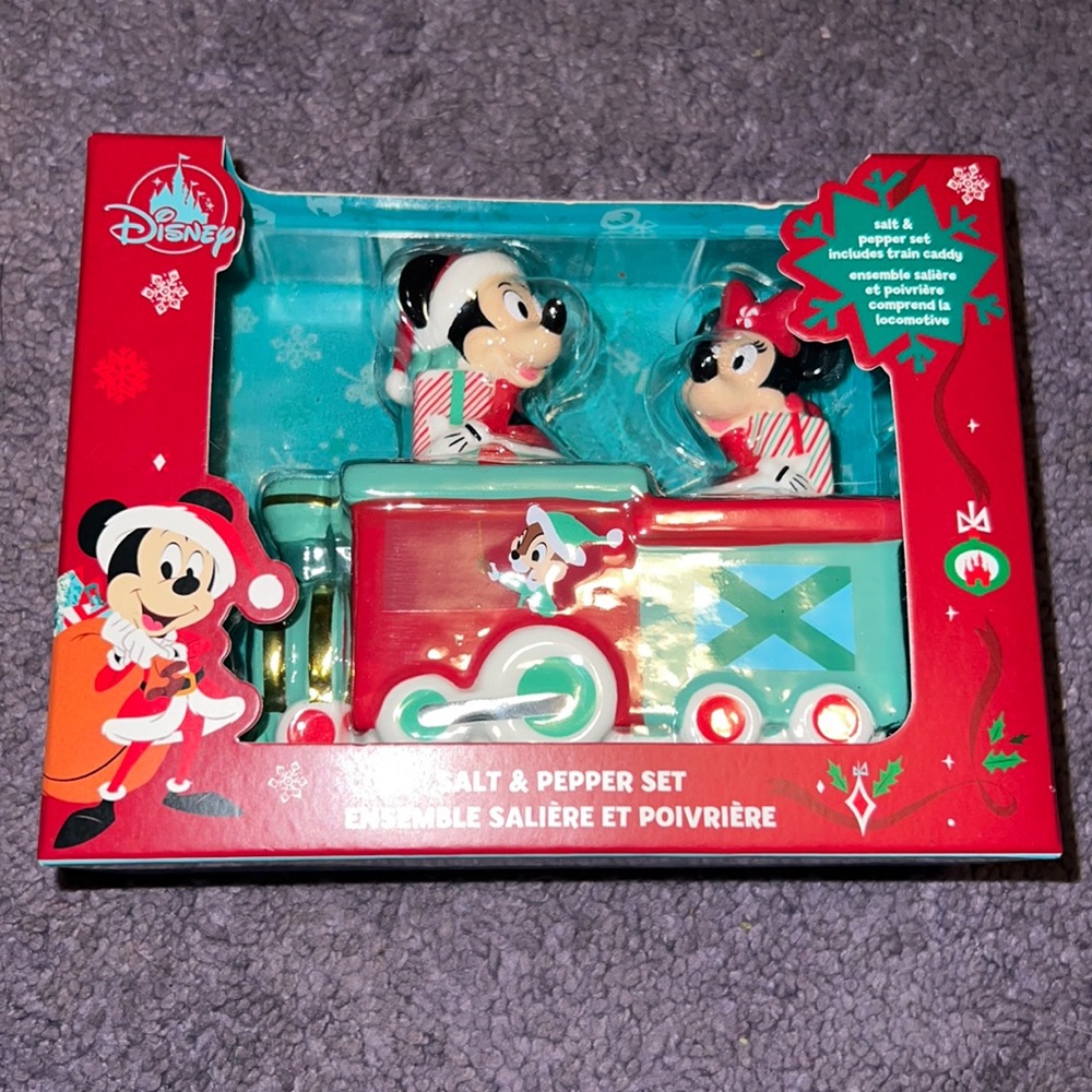 Mickey and Minnie salt and pepper set